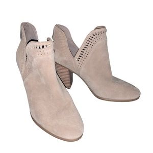 Vince Camuto sz 7.5 suede booties